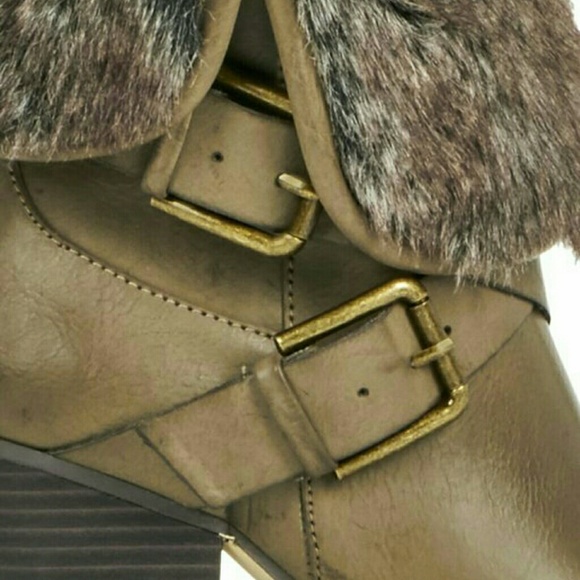 *LAST PAIR 8* Taupe Faux Fur Buckle Heeled Bootie - Picture 4 of 5